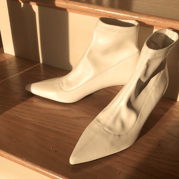 Forever, 21 white patent leather look ankle boots, size 5 1/2 - Picture 2 of 5